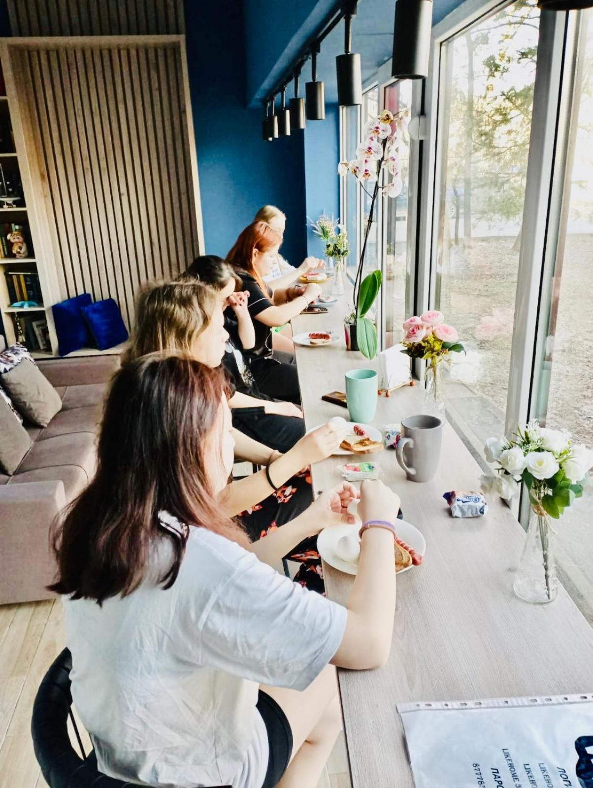 Like Home Hostel Na Shevchenko, 162Б Almaty Eksteriør bilde